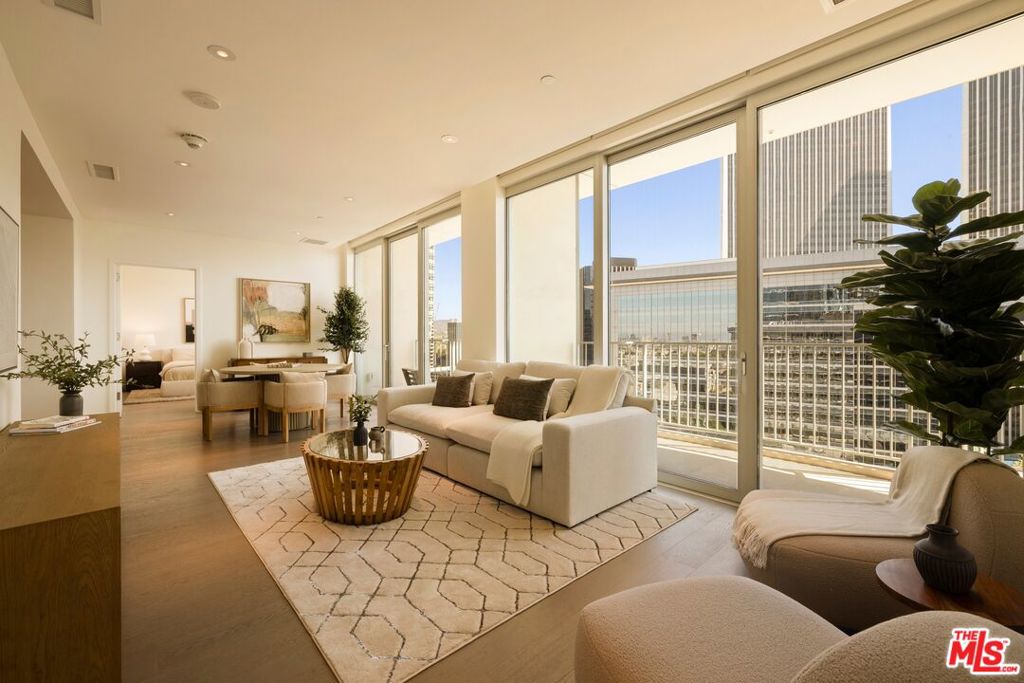 2025 Avenue Of The Stars 1607 Property Photo 1