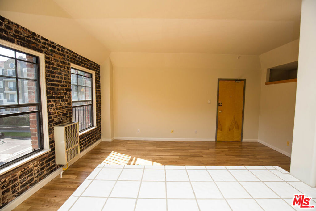 361 S Detroit Street 401 Property Photo 3