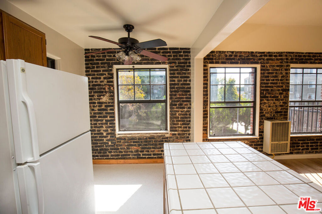 361 S Detroit Street 401 Property Photo 4
