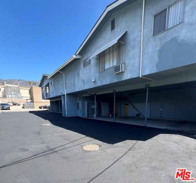 4447 Ocean View Boulevard Property Photo 4