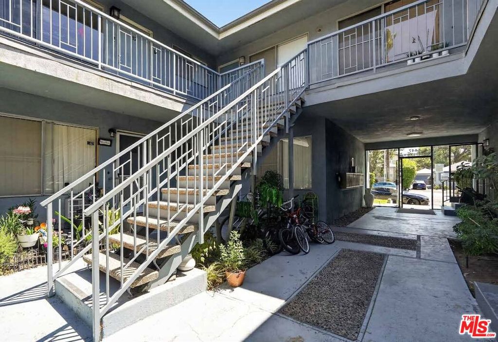 4447 Ocean View Boulevard Property Photo 5