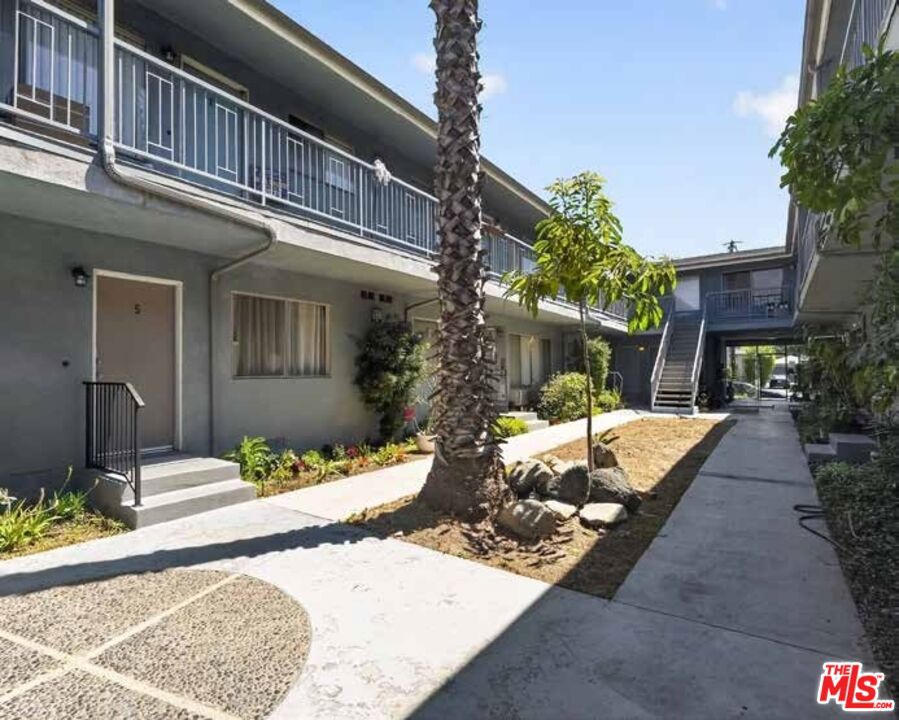 4447 Ocean View Boulevard Property Photo 7