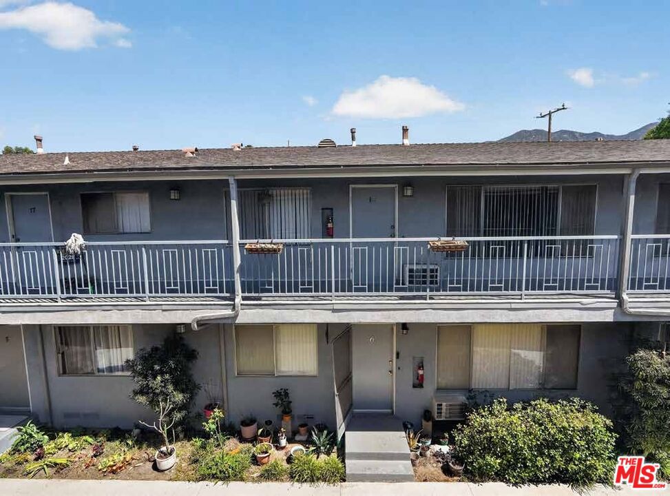 4447 Ocean View Boulevard Property Photo 8