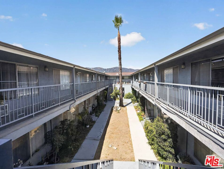 4447 Ocean View Boulevard Property Photo 13