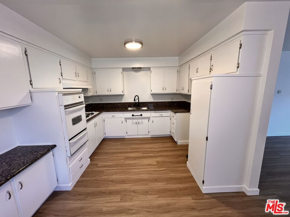 4447 Ocean View Boulevard Property Photo 14