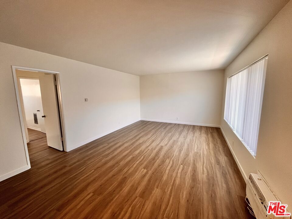 4447 Ocean View Boulevard Property Photo 19