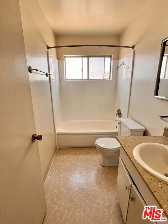 4447 Ocean View Boulevard Property Photo 21