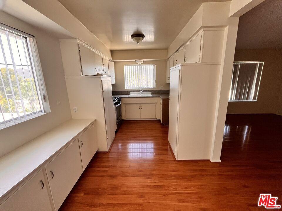 4447 Ocean View Boulevard Property Photo 24