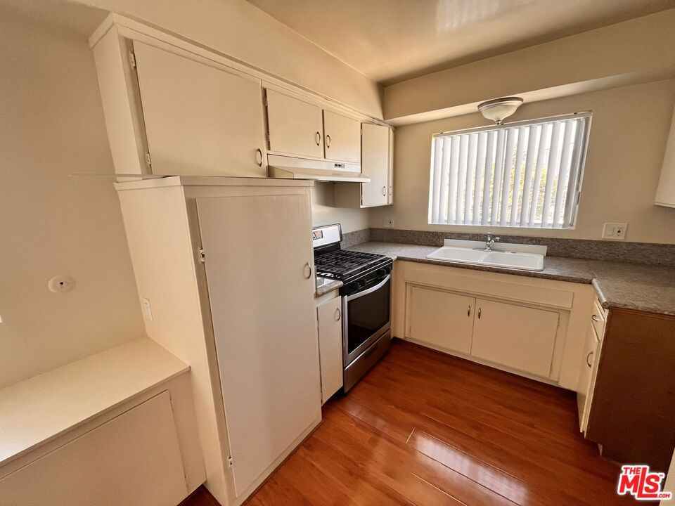 4447 Ocean View Boulevard Property Photo 25