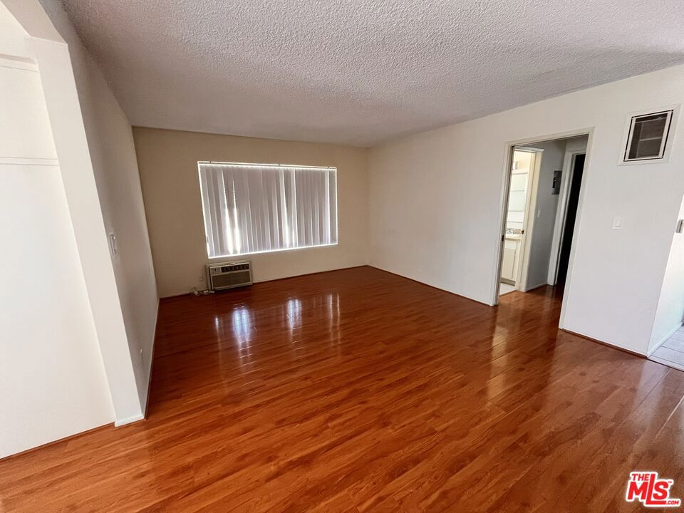 4447 Ocean View Boulevard Property Photo 26