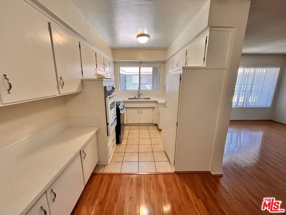4447 Ocean View Boulevard Property Photo 27