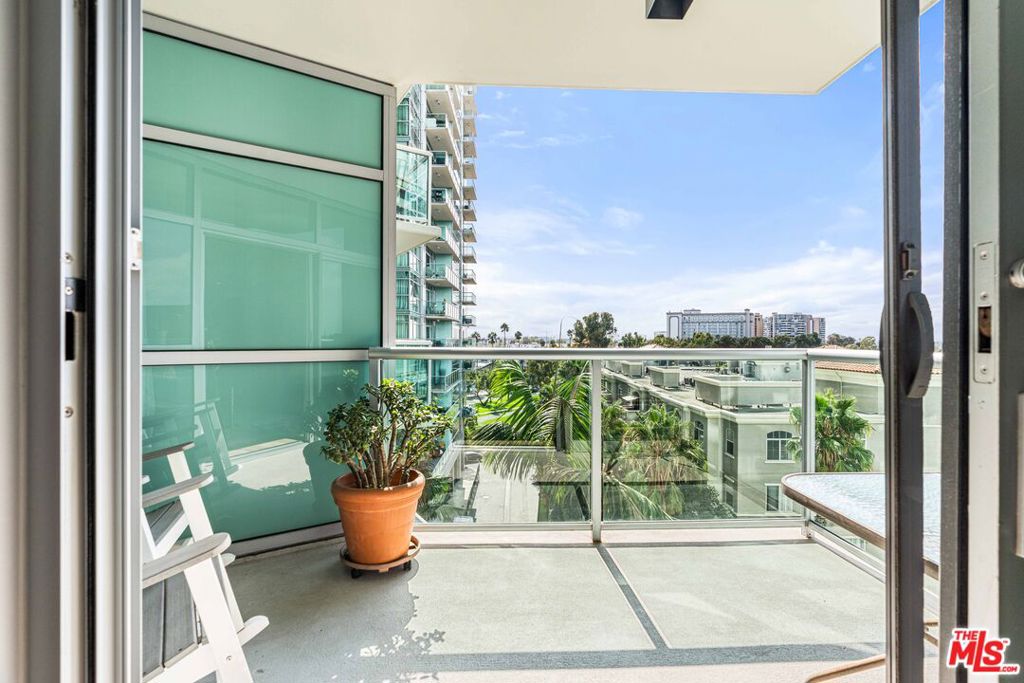 13700 Marina Pointe Drive 612 Property Photo 13