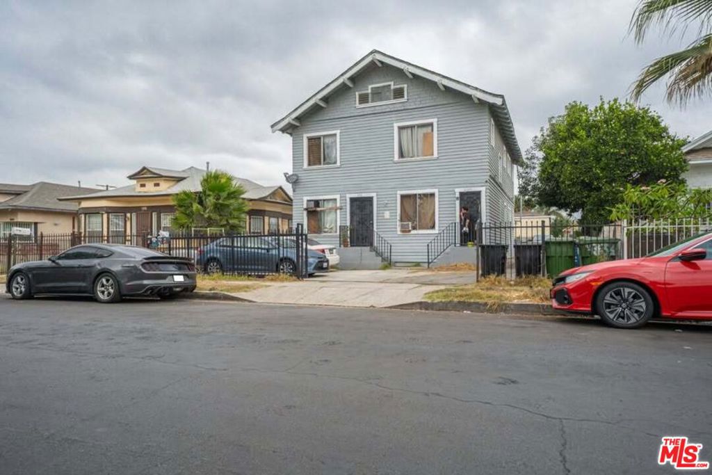 431 E 41st Place 431 1/2 Property Photo 1