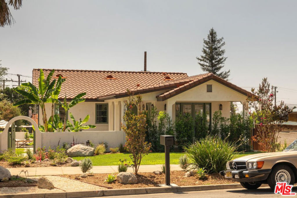 1062 Beverly Way Property Photo 1