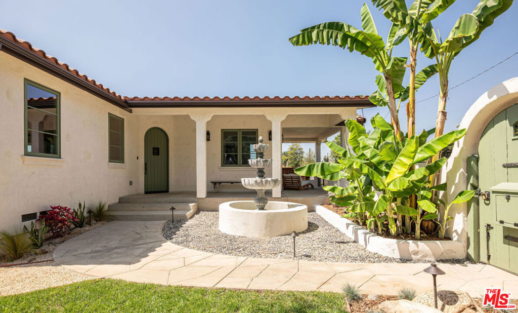 1062 Beverly Way Property Photo 3