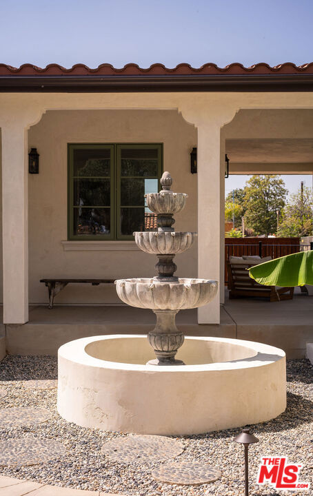 1062 Beverly Way Property Photo 4