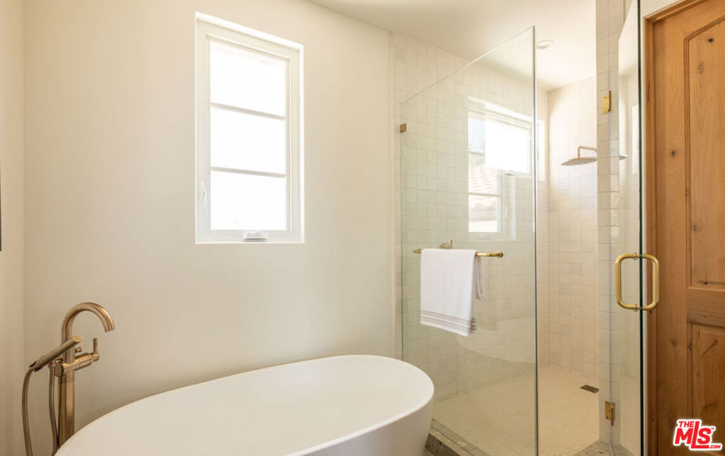 1062 Beverly Way Property Photo 18