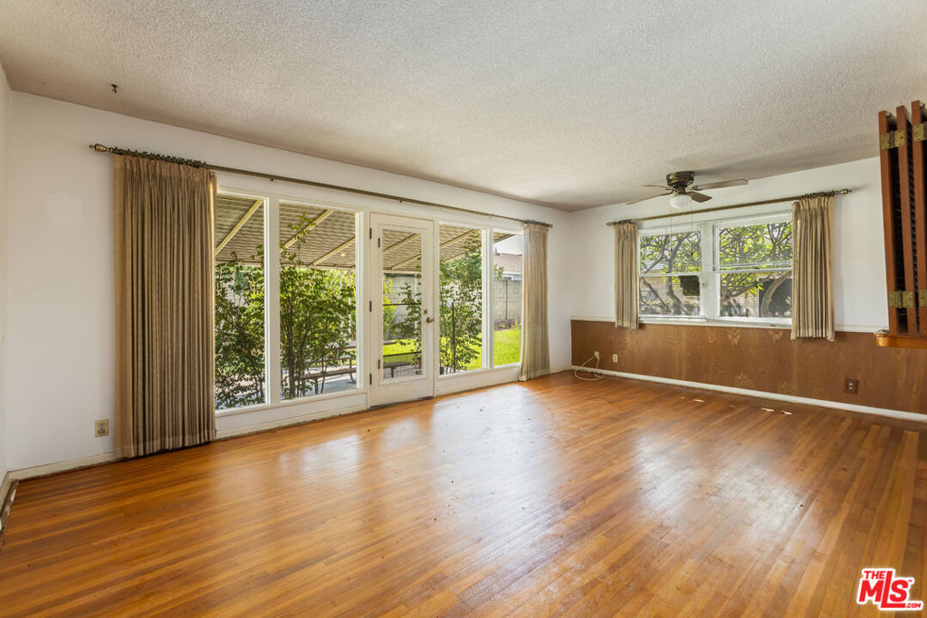 2120 E Napa Place Property Photo 2