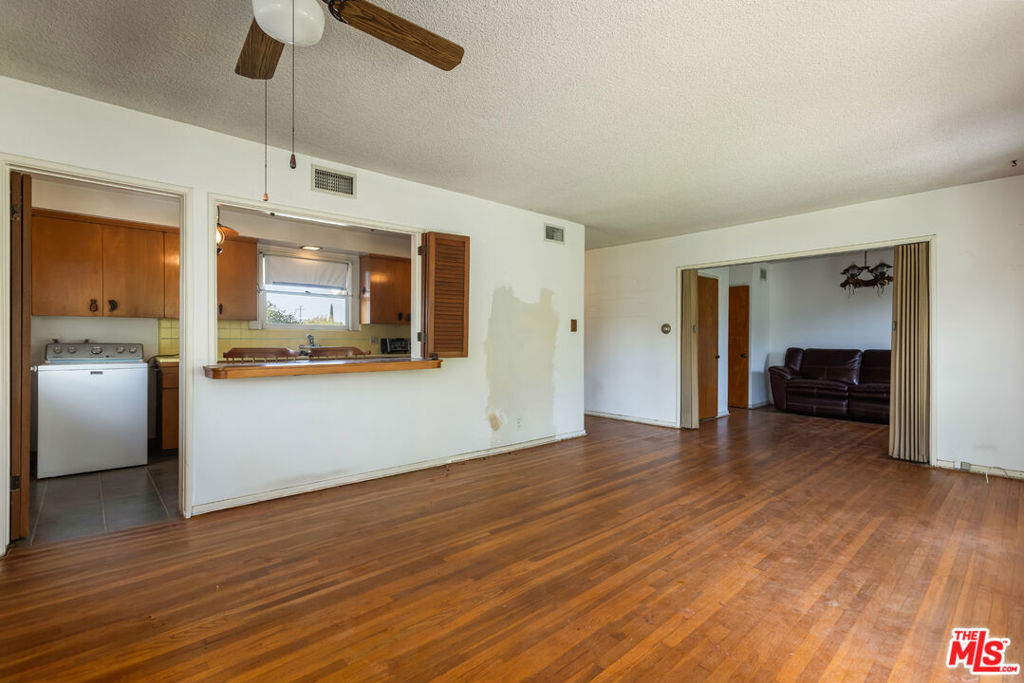 2120 E Napa Place Property Photo 3