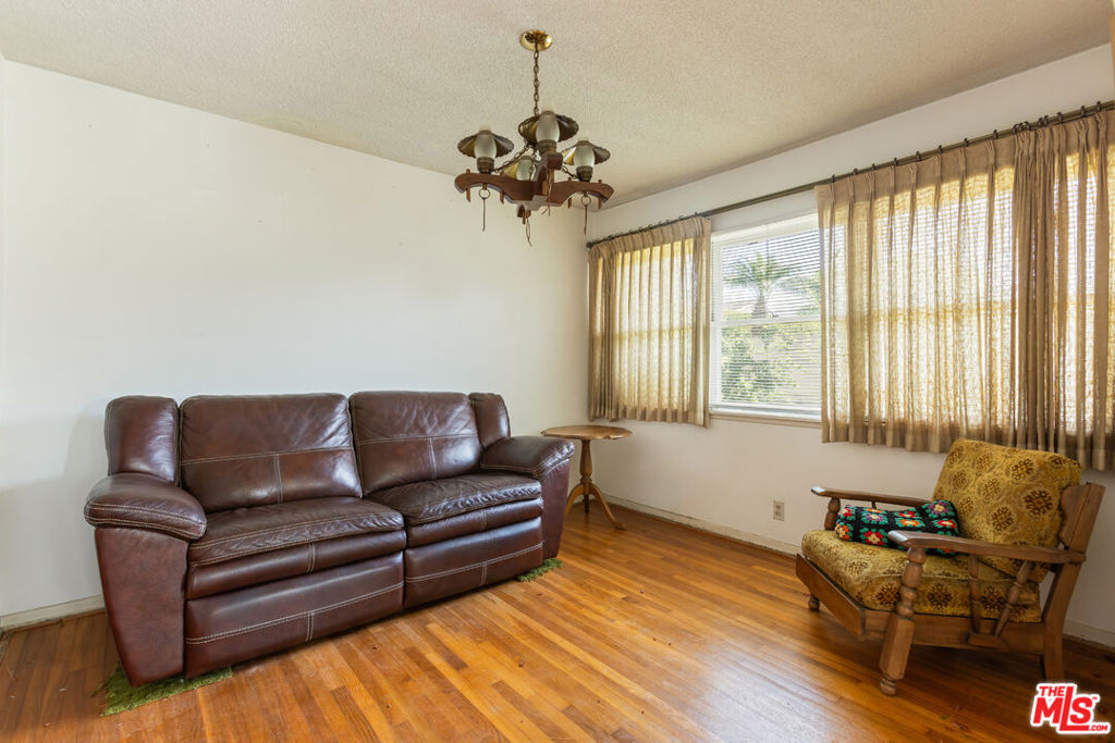 2120 E Napa Place Property Photo 4