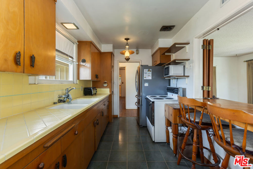 2120 E Napa Place Property Photo 5