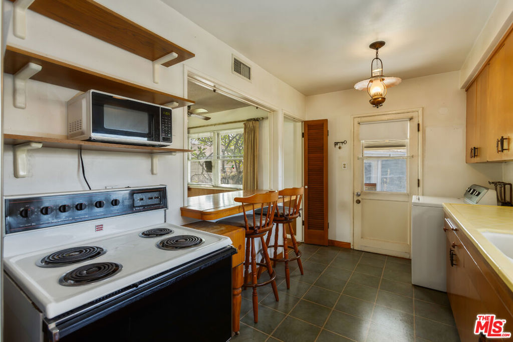 2120 E Napa Place Property Photo 6