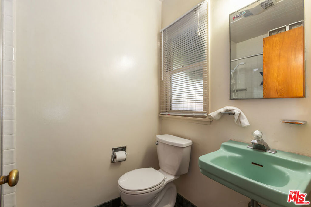 2120 E Napa Place Property Photo 7