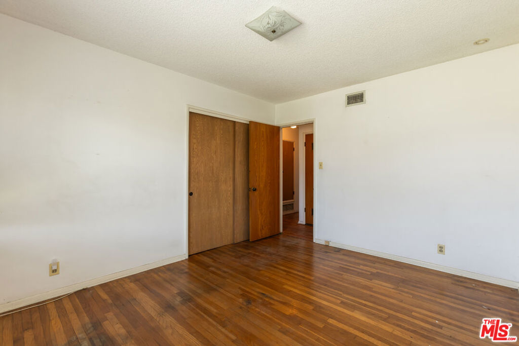 2120 E Napa Place Property Photo 8