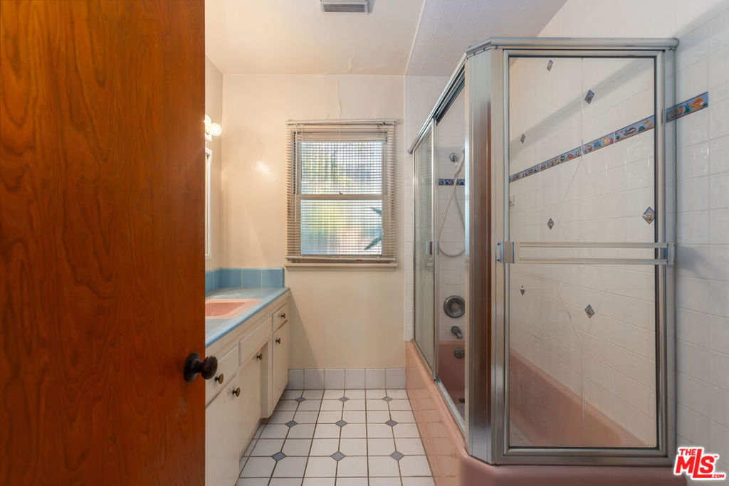 2120 E Napa Place Property Photo 10