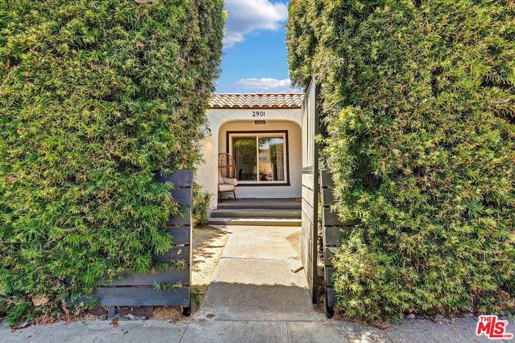 2901 S Redondo Boulevard Property Photo 1