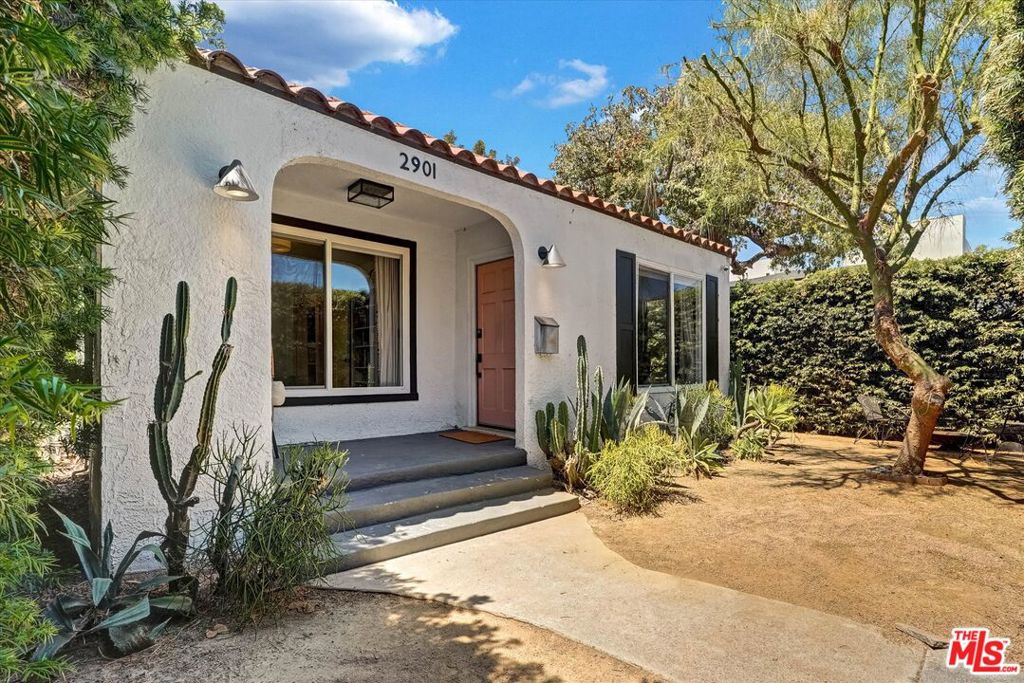2901 S Redondo Boulevard Property Photo 3