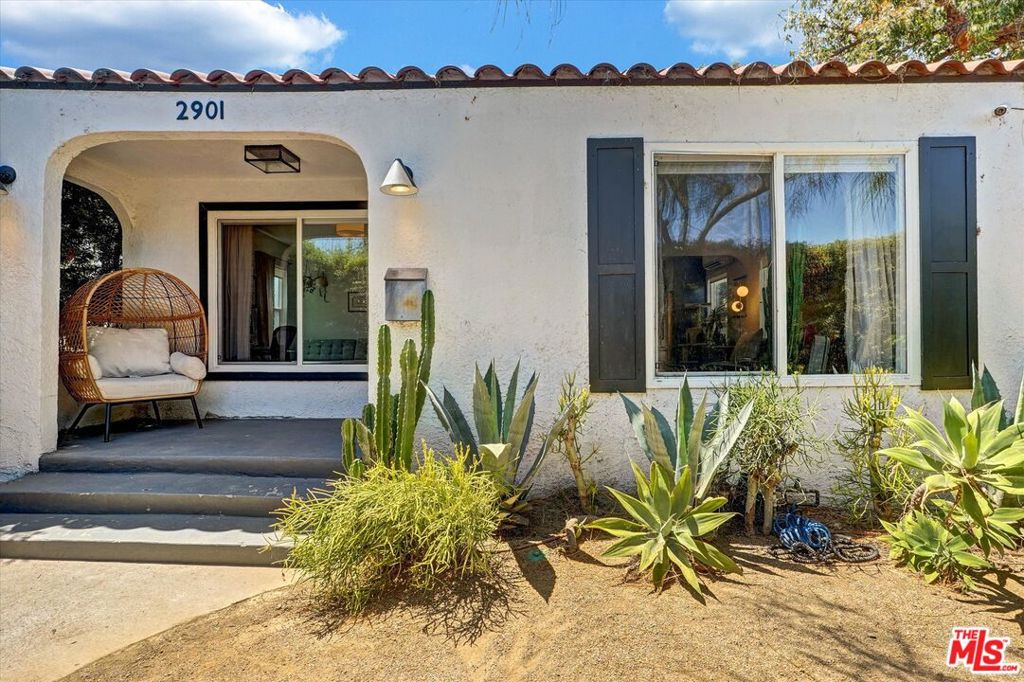 2901 S Redondo Boulevard Property Photo 4