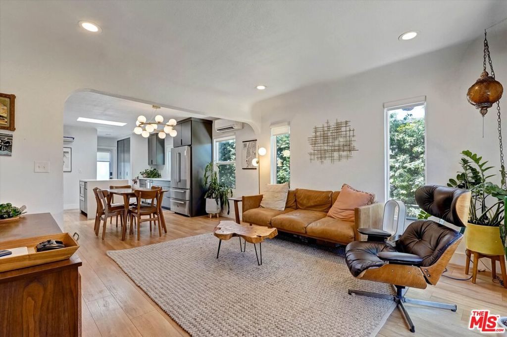 2901 S Redondo Boulevard Property Photo 8