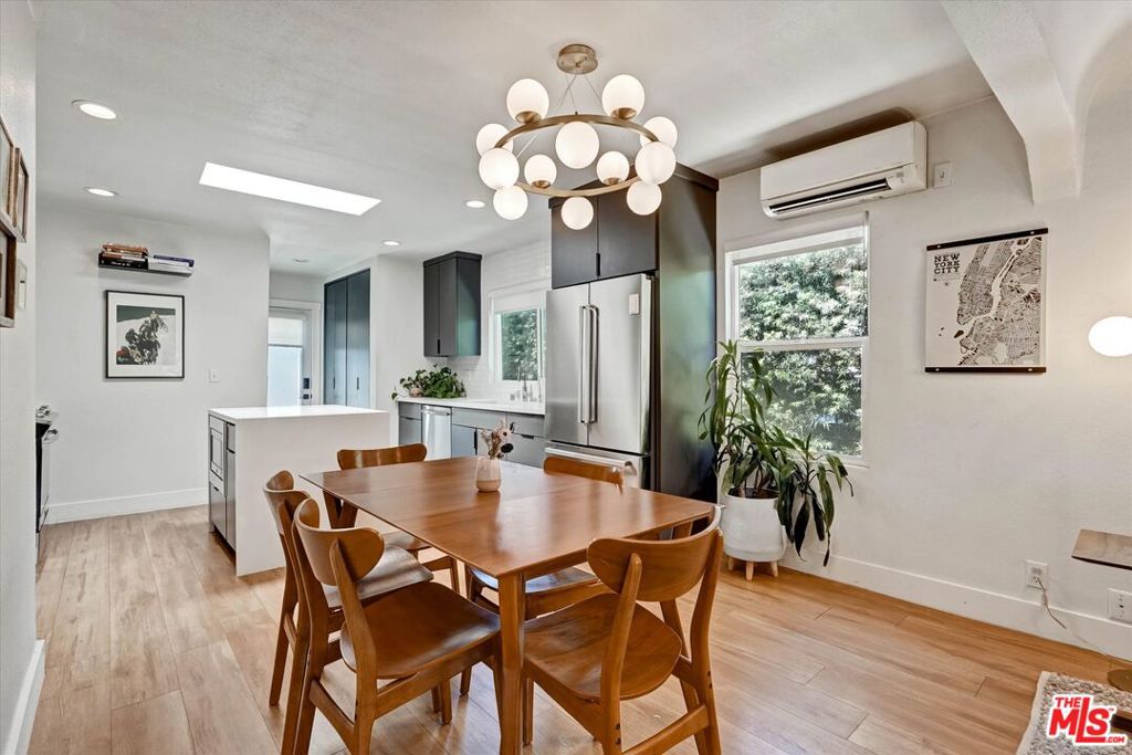2901 S Redondo Boulevard Property Photo 12