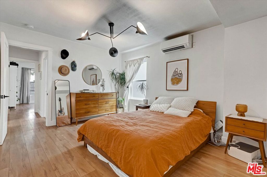 2901 S Redondo Boulevard Property Photo 19