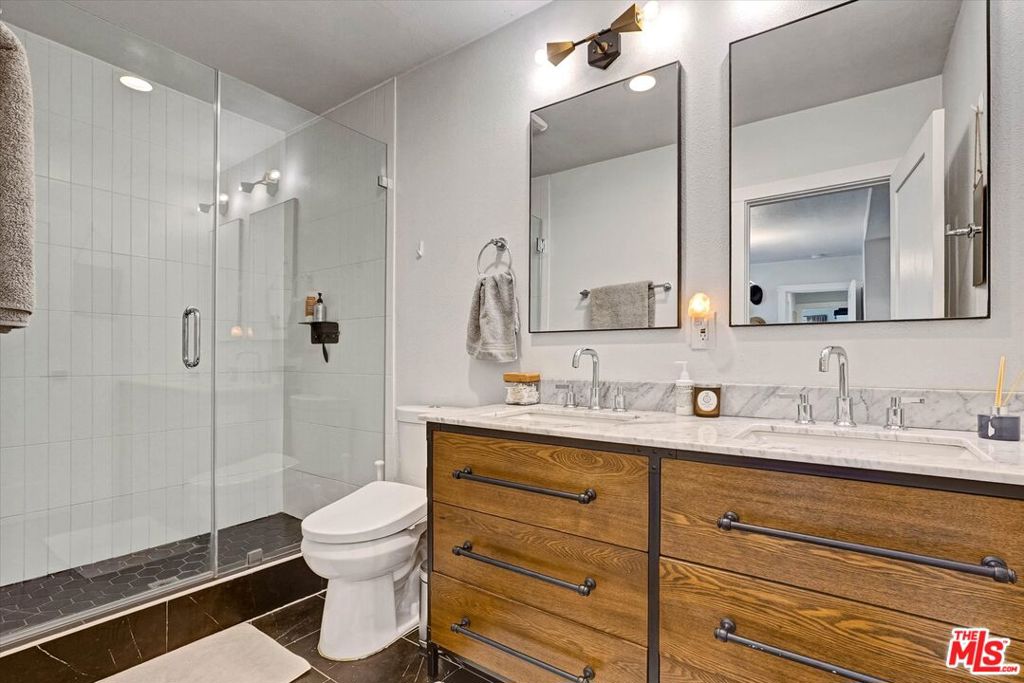 2901 S Redondo Boulevard Property Photo 20