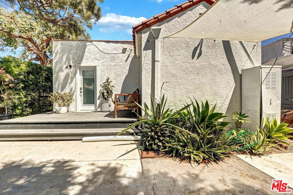 2901 S Redondo Boulevard Property Photo 28