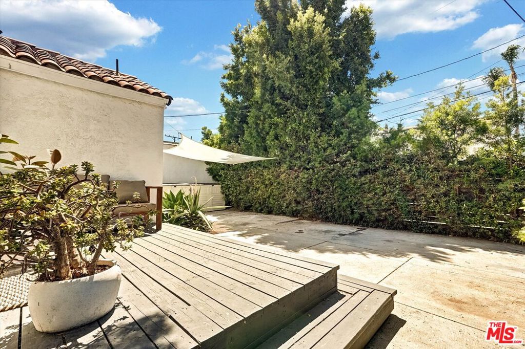 2901 S Redondo Boulevard Property Photo 29