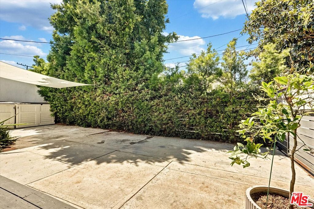 2901 S Redondo Boulevard Property Photo 33