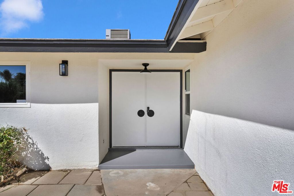 18166 Lilac Road Property Photo 4