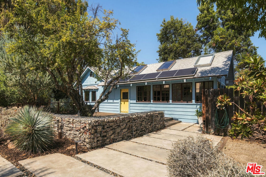 19627 Oxnard Street Property Photo 1