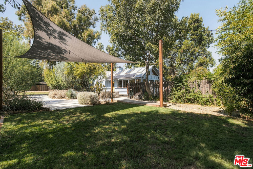 19627 Oxnard Street Property Photo 5