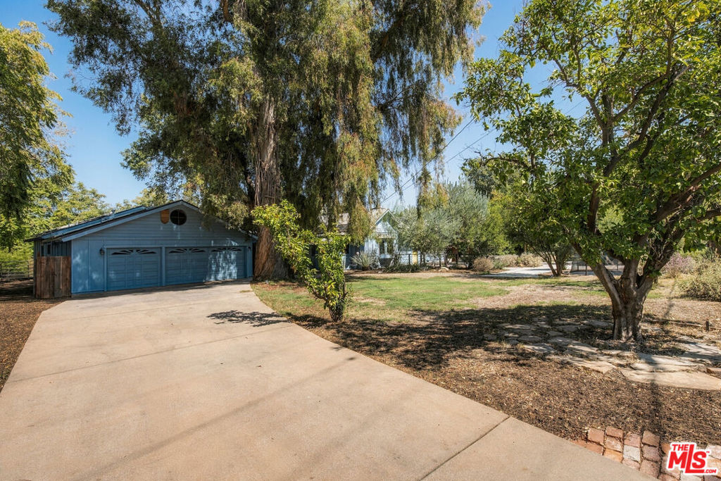 19627 Oxnard Street Property Photo 51