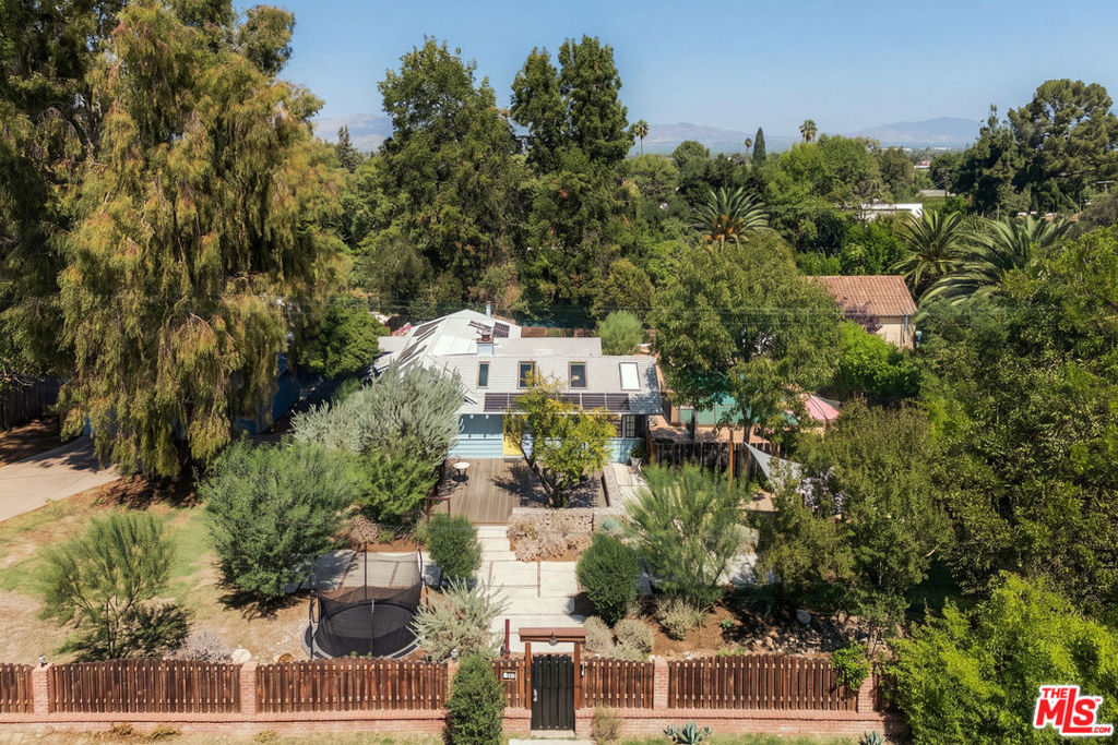 19627 Oxnard Street Property Photo 56