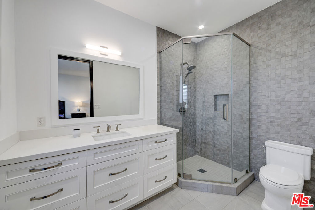 356 S Clark Drive Property Photo 15