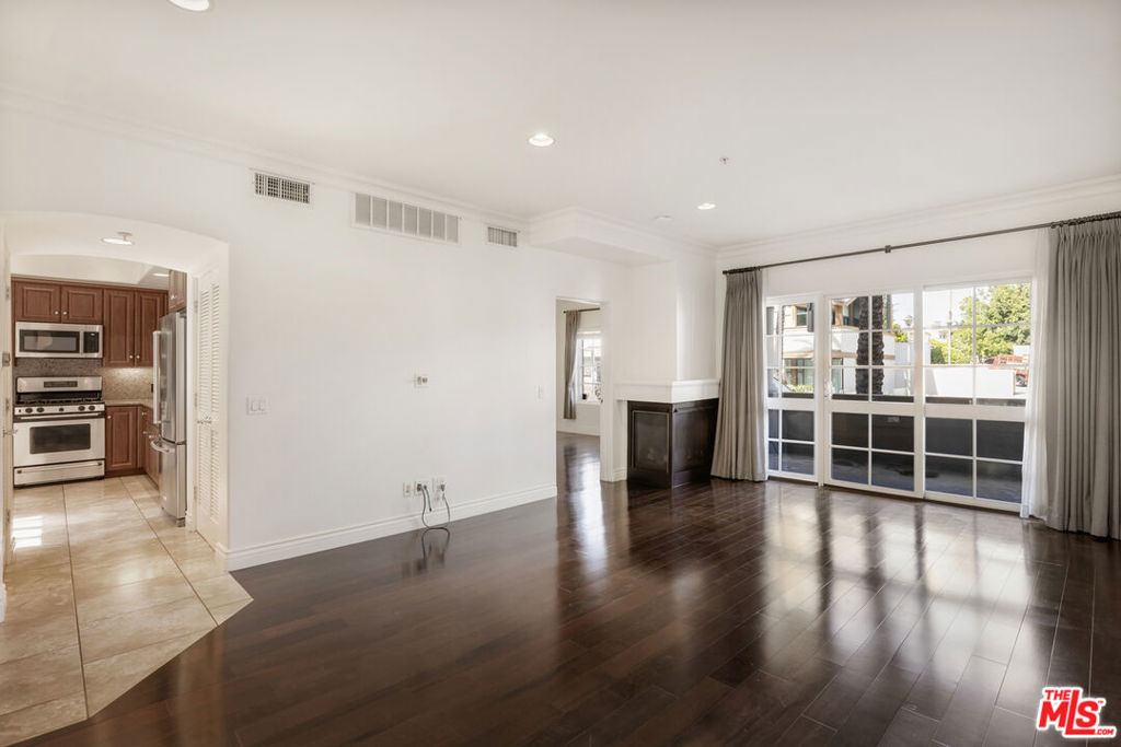 851 N San Vicente Boulevard 102 Property Photo 1
