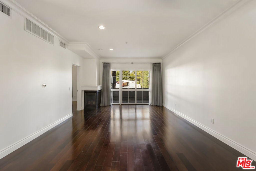 851 N San Vicente Boulevard 102 Property Photo 2