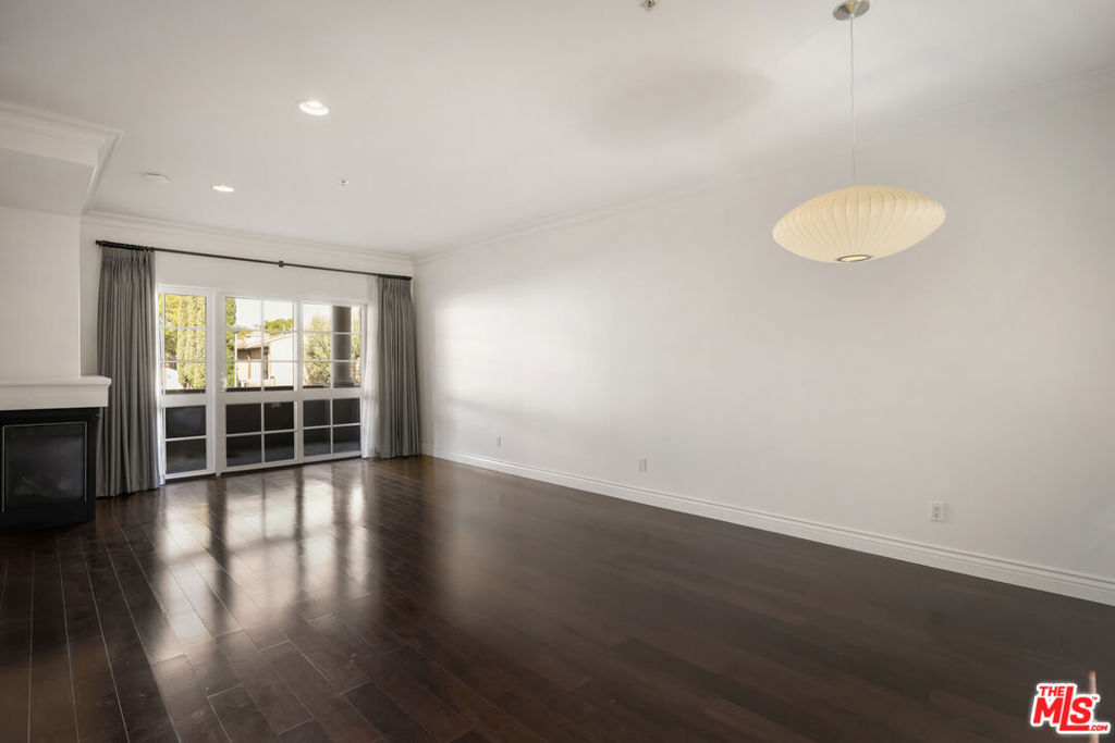851 N San Vicente Boulevard 102 Property Photo 3