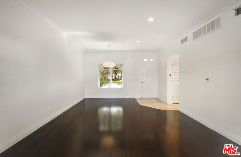 851 N San Vicente Boulevard 102 Property Photo 5