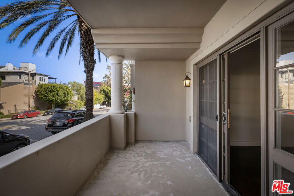 851 N San Vicente Boulevard 102 Property Photo 6